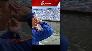 Download lagu This Is What Happens When a Ship Passes the Indonesian Navy's Kopaska Headquarters #shorts #tni #... mp3