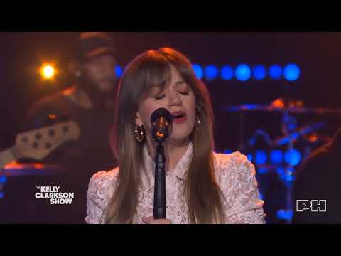 Kelly Clarkson - Blue Ain't Your Color (Cover Keith Urban) (Live on The Kelly Clarkson Show)