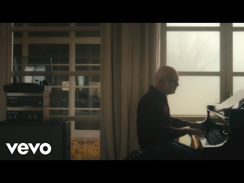 Underwater Piano Performance Video