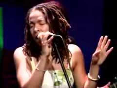 'Girls' performed live on TV show (Doritos) 2001 のサムネイル