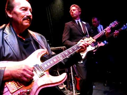 NOKIE EDWARDS + VENTURESMANIA - "SURF RIDER"