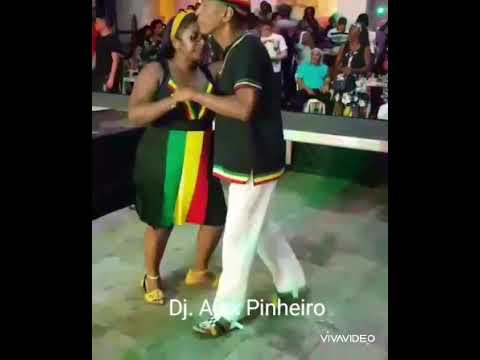 Casal dançando reggae no estilo