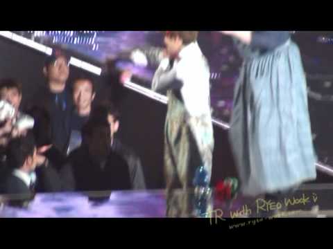 [fancam] 120310 SS4 Macau Day 2 - Dancing Out (Ryeowook focus)