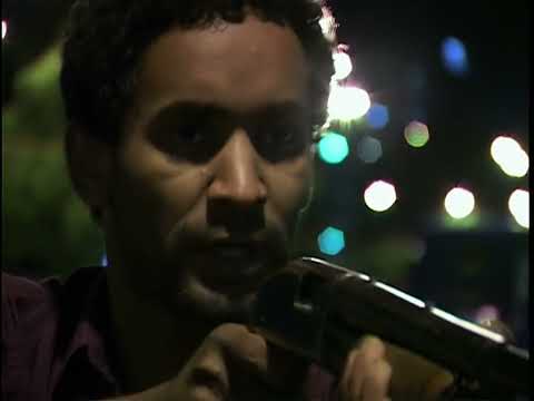 Persecución Entre El Pollo Y El Negro Pablo - OKUPAS (2000)