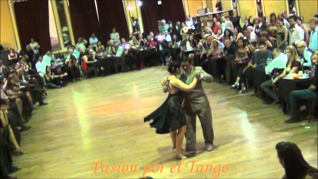 MARIA LAURA SASTRIA y CARLOS ESTIGARRIBIA Bailando EL CARILLÓN DE LA MERCED en La Milonga YIRA YIRA