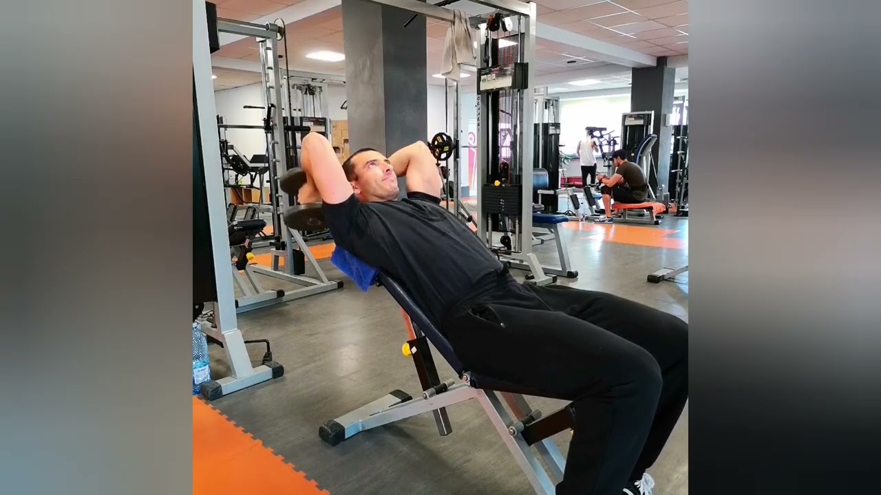 Extensii pentru triceps, din culcat  înclinat, cu gantere