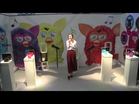 Lena und Furby mit *Stardust* - Spielwarenmesse Nürnberg 30.01.2013 [HD]