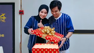 Download lagu LATEST❗VALEN'S EXCITEMENT MAKES MILA HAPPY TO OPEN THE GIFT GIVEN BY HER BROTHER, THE CONTENTS AR... mp3 Download lagu LATEST❗VALEN'S EXCITEMENT MAKES MILA HAPPY TO OPEN THE GIFT GIVEN BY HER BROTHER, THE CONTENTS AR... mp3