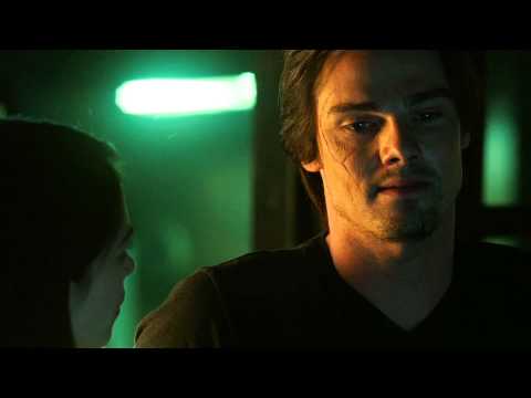 Beauty and the Beast 1x01 || Vincent Tells His Story