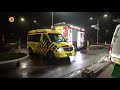 De bestelbus ramde in Westerhoven een lantaarnpaal, houten paaltjes en kwam tegen een huis tot st...