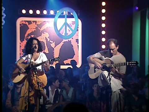 FERNANDA PORTO- sentado á beira do caminho