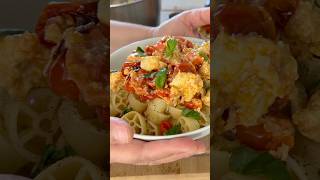 PÂTES FROIDES à la feta et tomates cerises – recette facile prête en 20 min !