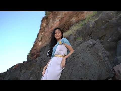 Pesona Pantai Senggigi bersama Neyla