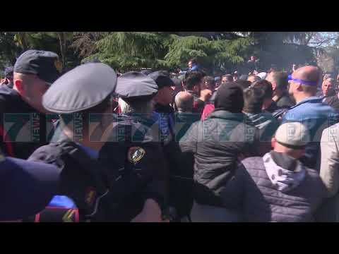 KRYETARI I PD LULZIM BASHA REAGON PER NDALIMIN E PROTESTUESVE - News, Lajme - Kanali 7