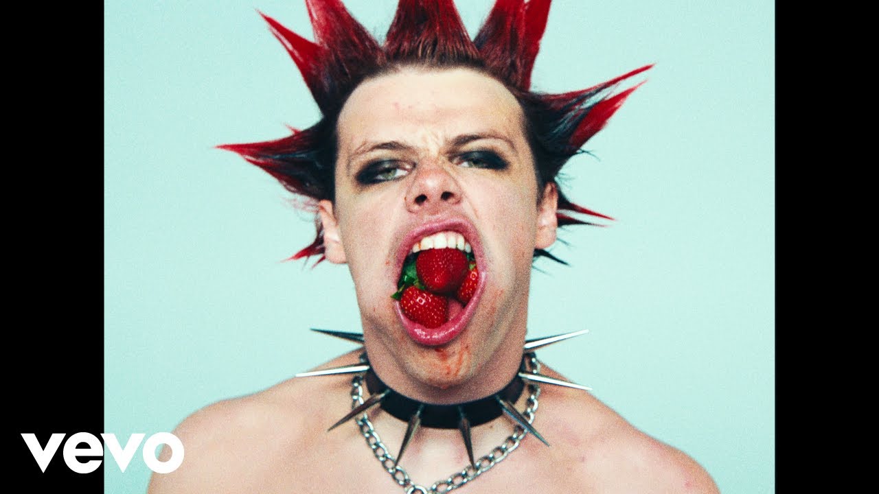 YUNGBLUD - strawberry lipstick - YouTube