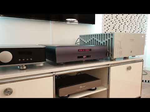 Boulder 1160, Playback Designs MPD-8, TAD CE 1, Telos Grounder, Spec RSP-AZ9EX, Boaacoustic