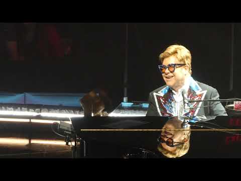Elton John - Philadelphia Freedom (Winnipeg Night 1)