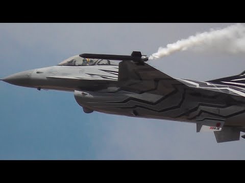 RIAT 2017 *EXTREMELY CLOSE UP* BAF F-16AM FIGHTING FALCON SOLO DISPLAY 14/07/17