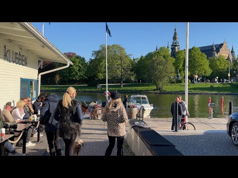 Stockholm Walks: Djurgårdsbron to “diplomat town”. Evening by the canal. City life, nature & villas.