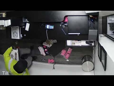 Нелепое ограбление вэйпшопа в Канаде