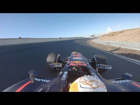 Max Verstappen completa una vuelta en Zandvoort.