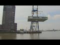 Spectaculaire verhuizing over water van kantoorblok op bestaand pand
