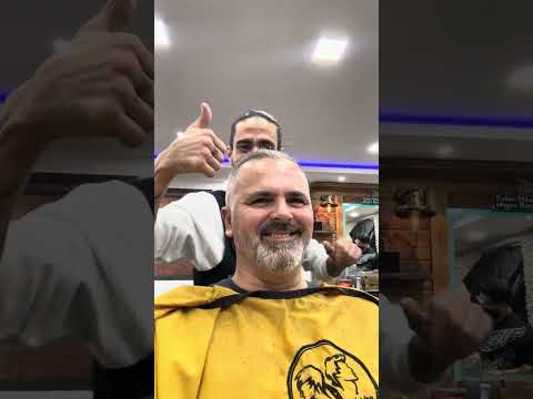 Salko sich hübsch machen für diese