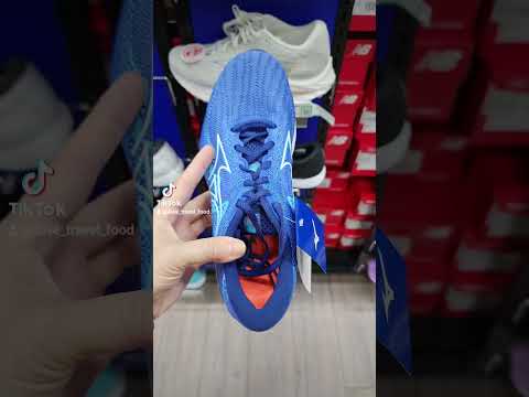 Sports Depot Sapporo. Eles têm uma ampla variedade de equipamentos esportivos. A 1 estação da estação Sapporo.