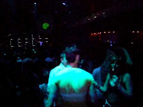 SALA METRO  BY  T. TOMMY