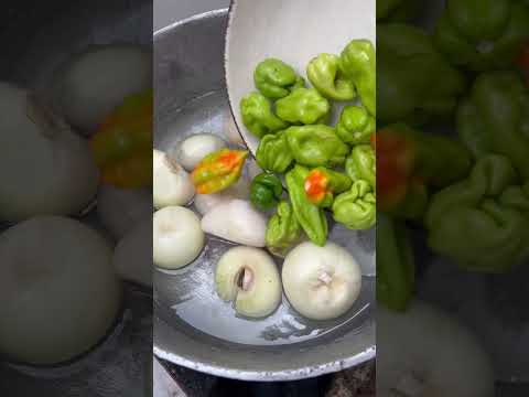 Je te montre la base pour accompagner les grillades à l’Ivoirienne