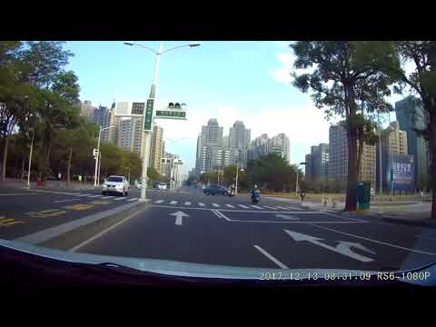 20171213 Kaohsiung Art East 2nd Road e East 5th Road acidente de carro