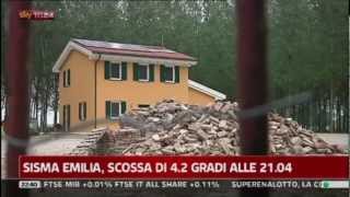 preview picture of video 'SkyTG24: A Cavezzo casa Wolf Haus illesa fra la distruzione del terremoto'