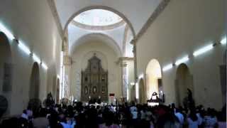 preview picture of video 'Sunday Afternoon At Iglesia San Servacio - Valladolid, Mexico'
