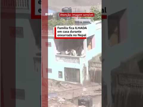 Família fica ilhada em casa durante enxurrada no Nepal