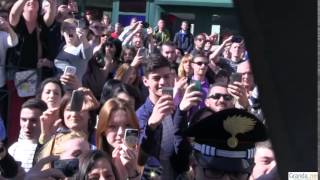 preview picture of video 'Bagno di folla per Checco Zalone al Festival della Tv di Dogliani'