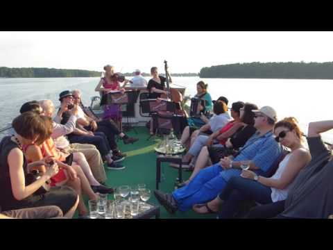 Trio Muzet Royal spielt Filmmusik aus "Der Pate" auf der MS Diva