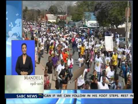 Mandela convoy heads for Qunu