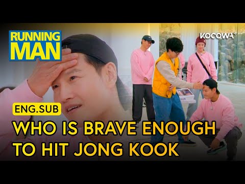 A Crew Member Gets to Slap Jong Kook as a Penalty | Running Man EP789 | KOCOWA+