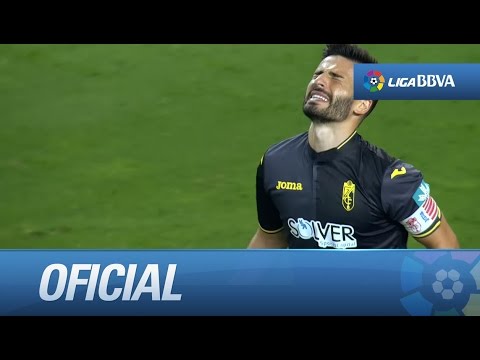 Cabezazo de Fran Rico al lateral de la red