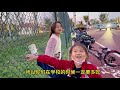 大姐考完试去接妹妹放学 回到家却跟妈妈哭诉 自己快要抑郁了