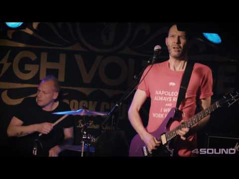 4Sound Reports - Paul Gilbert - Red House live