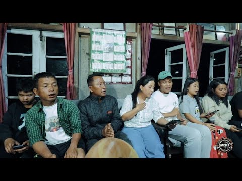 Mizo Idol (2009) Top-5 Desy Lalnunsangi (L) te in a MZI Khawhai Br. zaiho na.