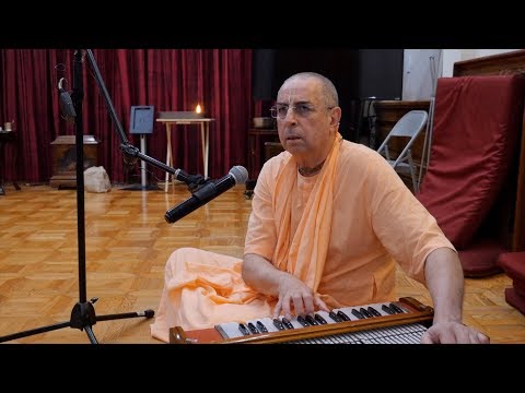 H.H. Niranjana Swami - Hare Krishna Kirtan - 10/30/2019