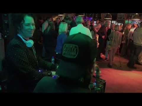 Saxofonist en DJ, Saxofonist met DJ, DJ met Saxofonist DJSAX.nl