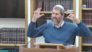 הכנה לפורים: איך להרבות בשמחה? | גדלים מהחיים | הרב יובל מיטלמן (ישיבת מכון מאיר) - התמונה מוצגת ישירות מתוך אתר האינטרנט יוטיוב. זכויות היוצרים בתמונה שייכות ליוצרה. קישור קרדיט למקור התוכן נמצא בתוך דף הסרטון