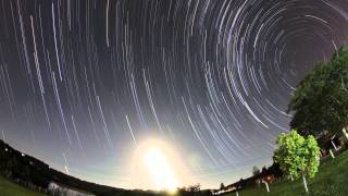 preview picture of video 'Startrails Timelapse Stars plus Moonrise - 4 hours in 17'
