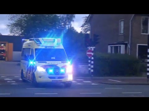 (Primeur ambulance 12-141) en Ambulance 12-142 & 12-148 met spoed in Haarlem!