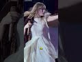 Taylor Swift's Cape Mishap During 'Willow' Performance 😮👗🌲