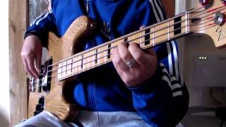 CREATING TRADITIONAL ROCK N ROLL BASSLINES and BLUES/RnB LINES ON ELECTRIC BASS