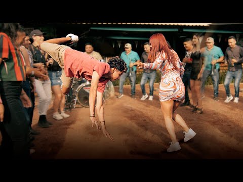 Primos de Tierra Caliente - El Baile de la Iguana (Video Oficial)